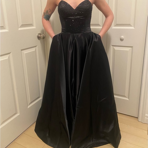 Black Prom / graduation dress sweetheart ball gown - Picture 3 of 6